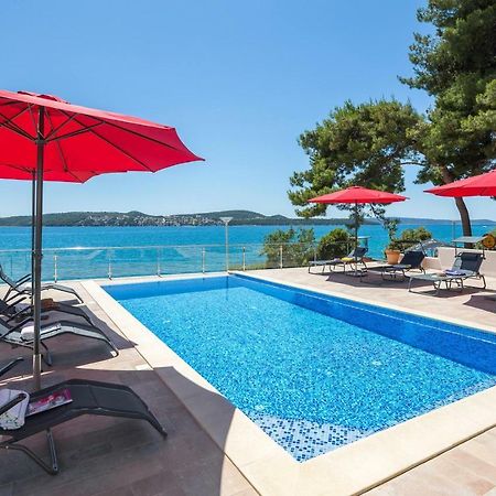 Gem Of The Sea Luxury Beach Apartment With Brand New Heating Infinity Pool Trogir Eksteriør billede