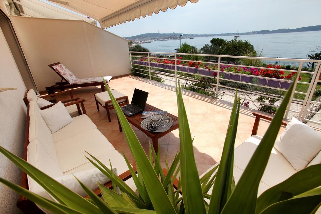 Gem Of The Sea Luxury Beach Apartment With Brand New Heating Infinity Pool Trogir Eksteriør billede
