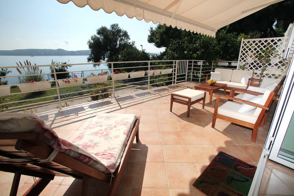 Gem Of The Sea Luxury Beach Apartment With Brand New Heating Infinity Pool Trogir Eksteriør billede