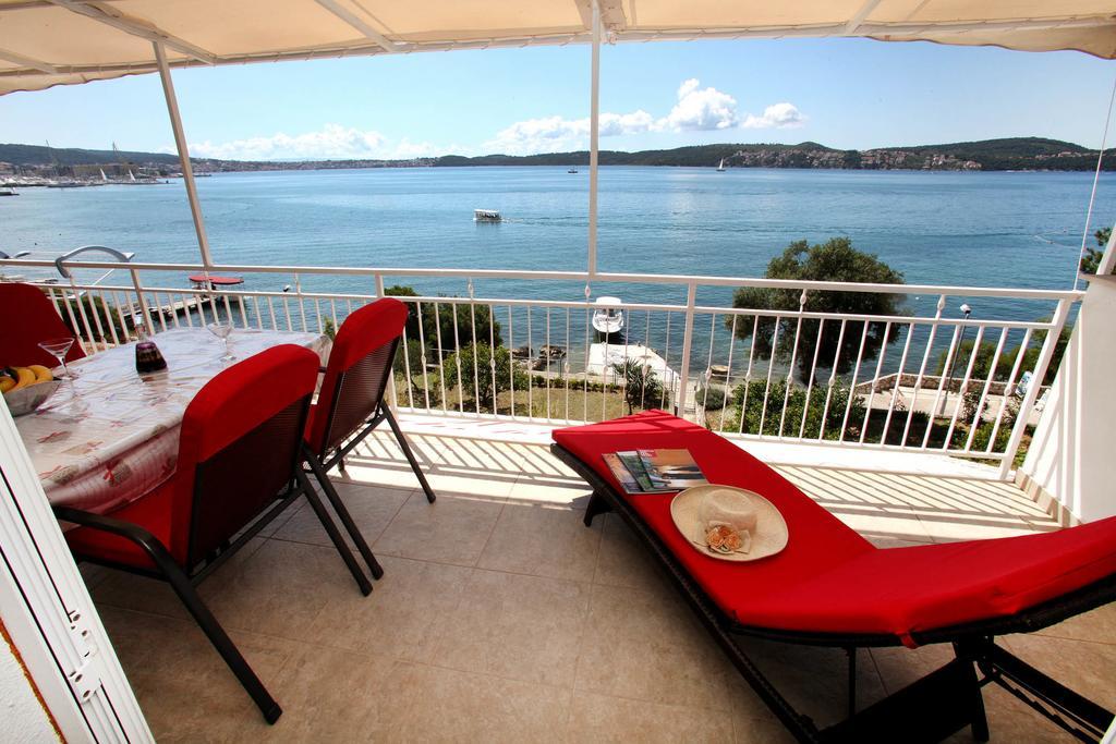 Gem Of The Sea Luxury Beach Apartment With Brand New Heating Infinity Pool Trogir Eksteriør billede
