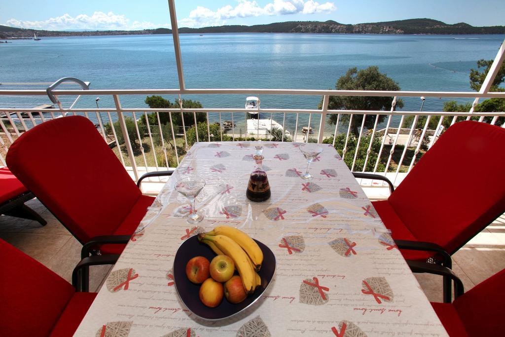 Gem Of The Sea Luxury Beach Apartment With Brand New Heating Infinity Pool Trogir Eksteriør billede