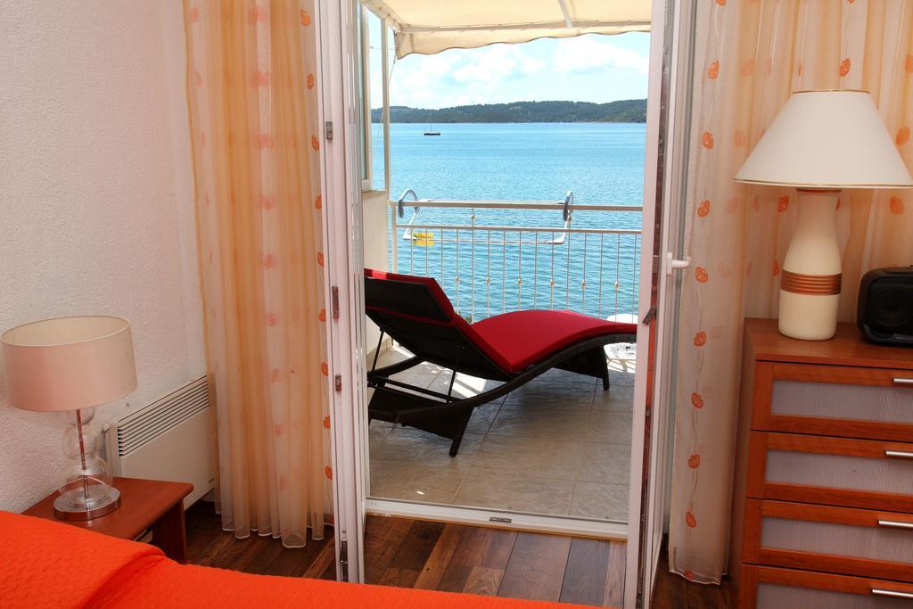 Gem Of The Sea Luxury Beach Apartment With Brand New Heating Infinity Pool Trogir Eksteriør billede