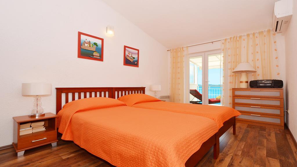 Gem Of The Sea Luxury Beach Apartment With Brand New Heating Infinity Pool Trogir Eksteriør billede