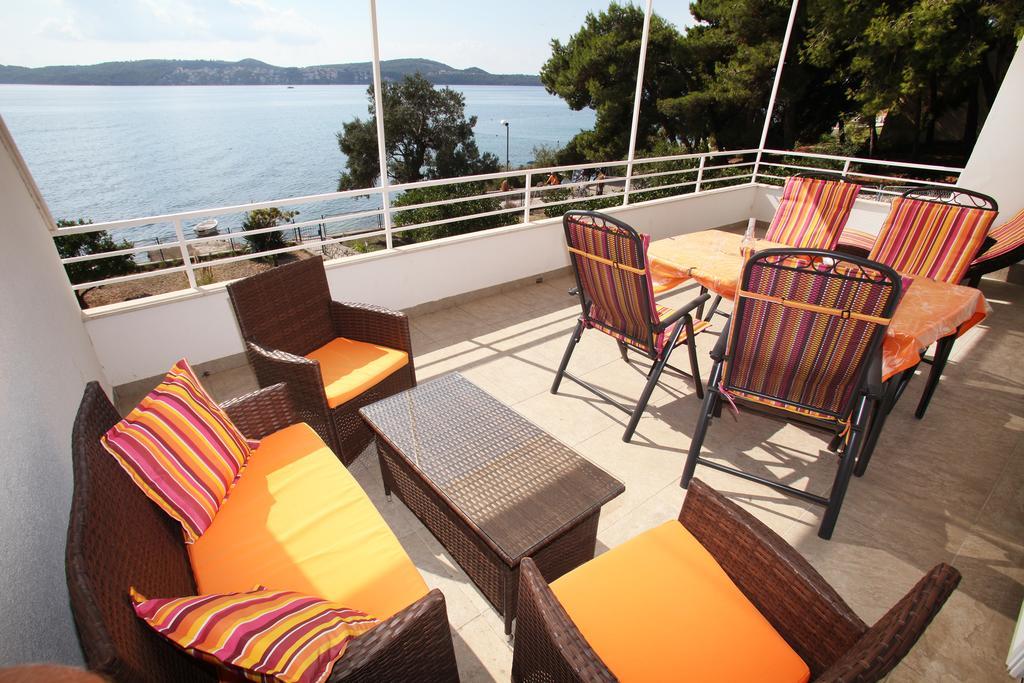 Gem Of The Sea Luxury Beach Apartment With Brand New Heating Infinity Pool Trogir Eksteriør billede