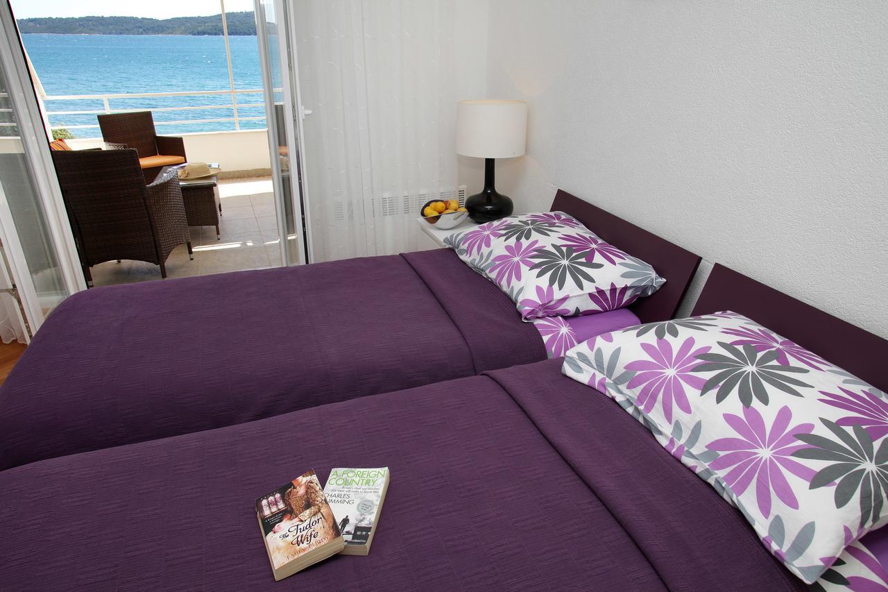 Gem Of The Sea Luxury Beach Apartment With Brand New Heating Infinity Pool Trogir Eksteriør billede