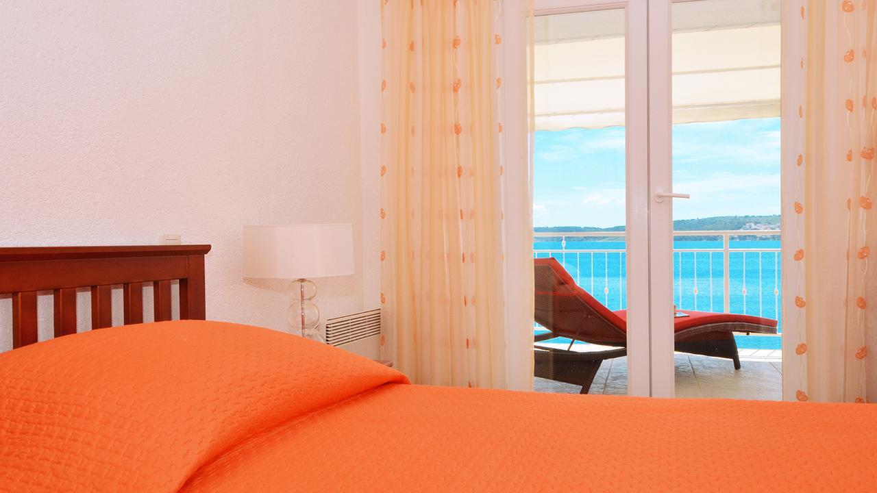 Gem Of The Sea Luxury Beach Apartment With Brand New Heating Infinity Pool Trogir Eksteriør billede