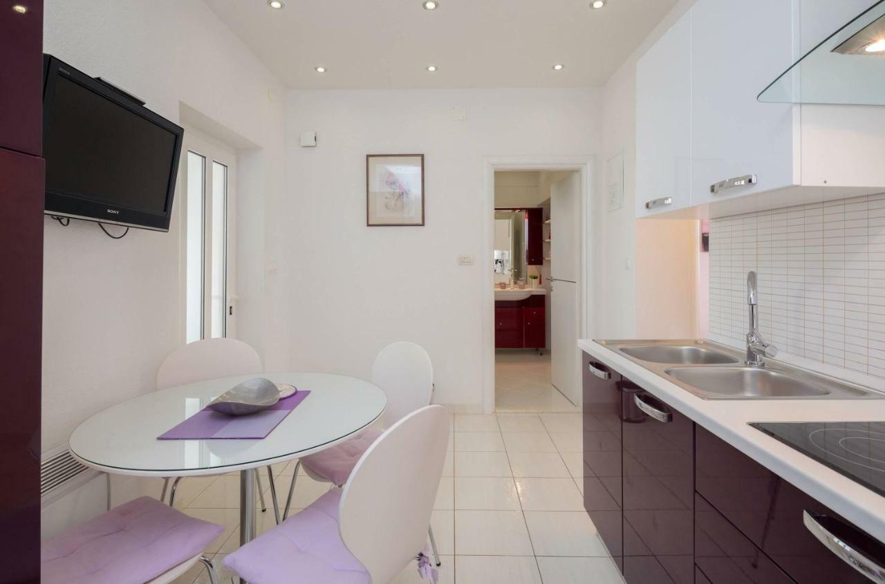 Gem Of The Sea Luxury Beach Apartment With Brand New Heating Infinity Pool Trogir Eksteriør billede