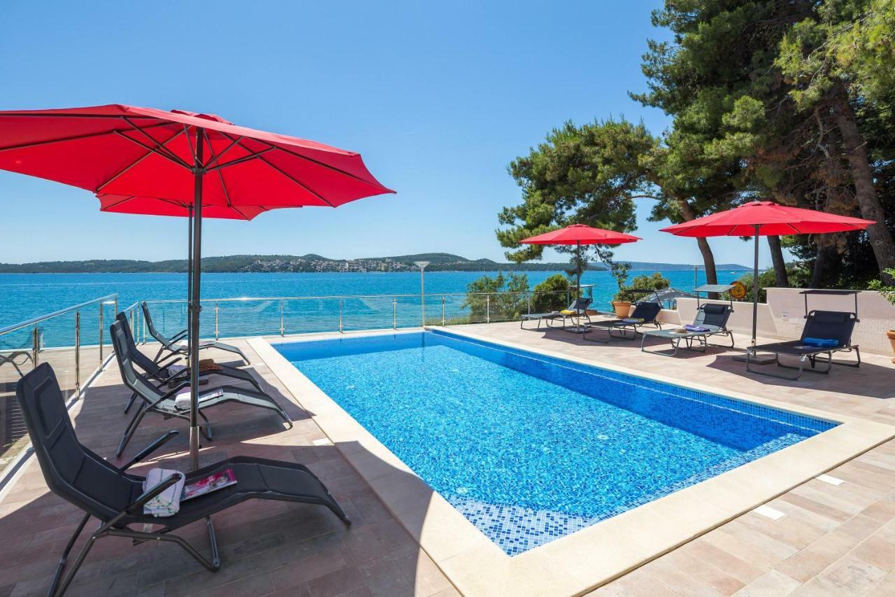 Gem Of The Sea Luxury Beach Apartment With Brand New Heating Infinity Pool Trogir Eksteriør billede
