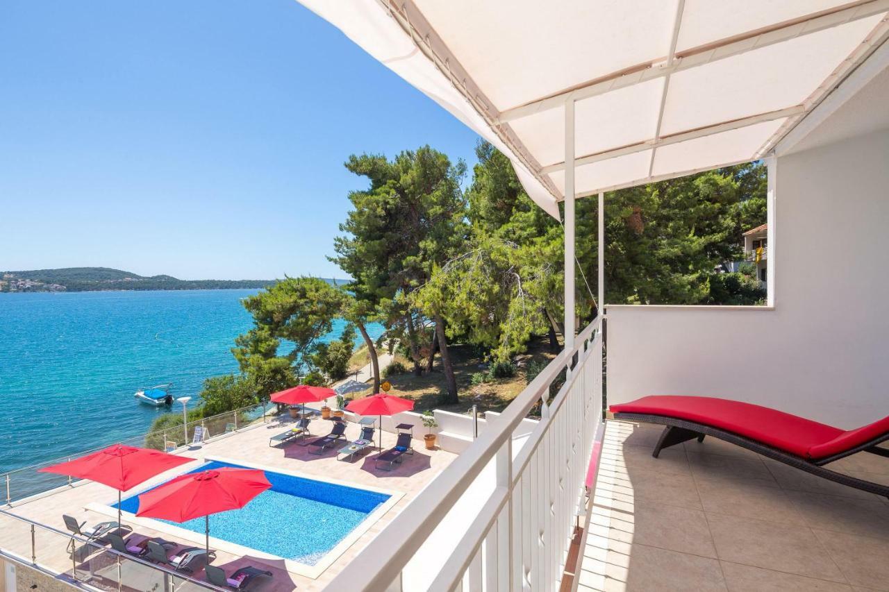 Gem Of The Sea Luxury Beach Apartment With Brand New Heating Infinity Pool Trogir Eksteriør billede