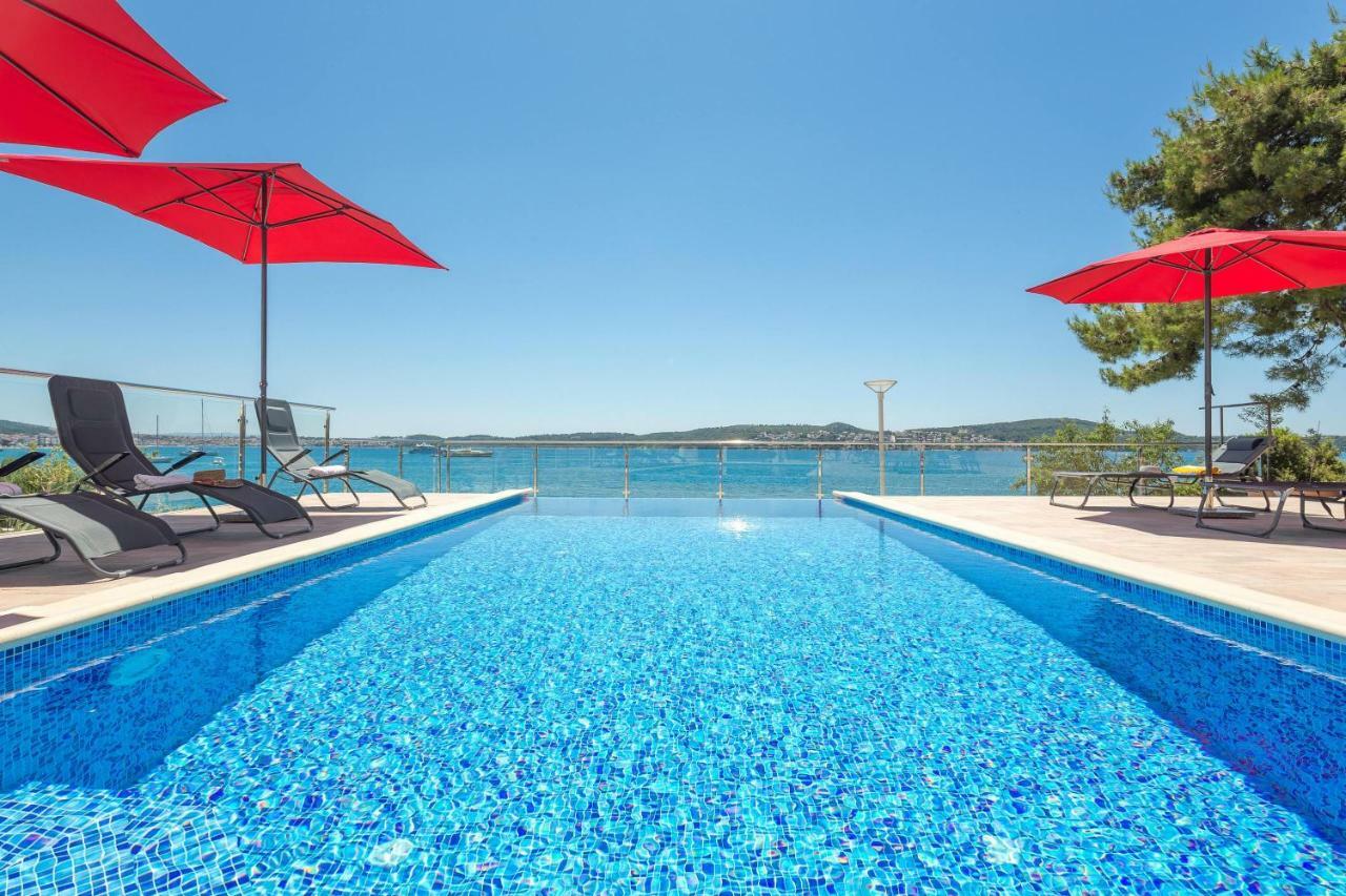 Gem Of The Sea Luxury Beach Apartment With Brand New Heating Infinity Pool Trogir Eksteriør billede