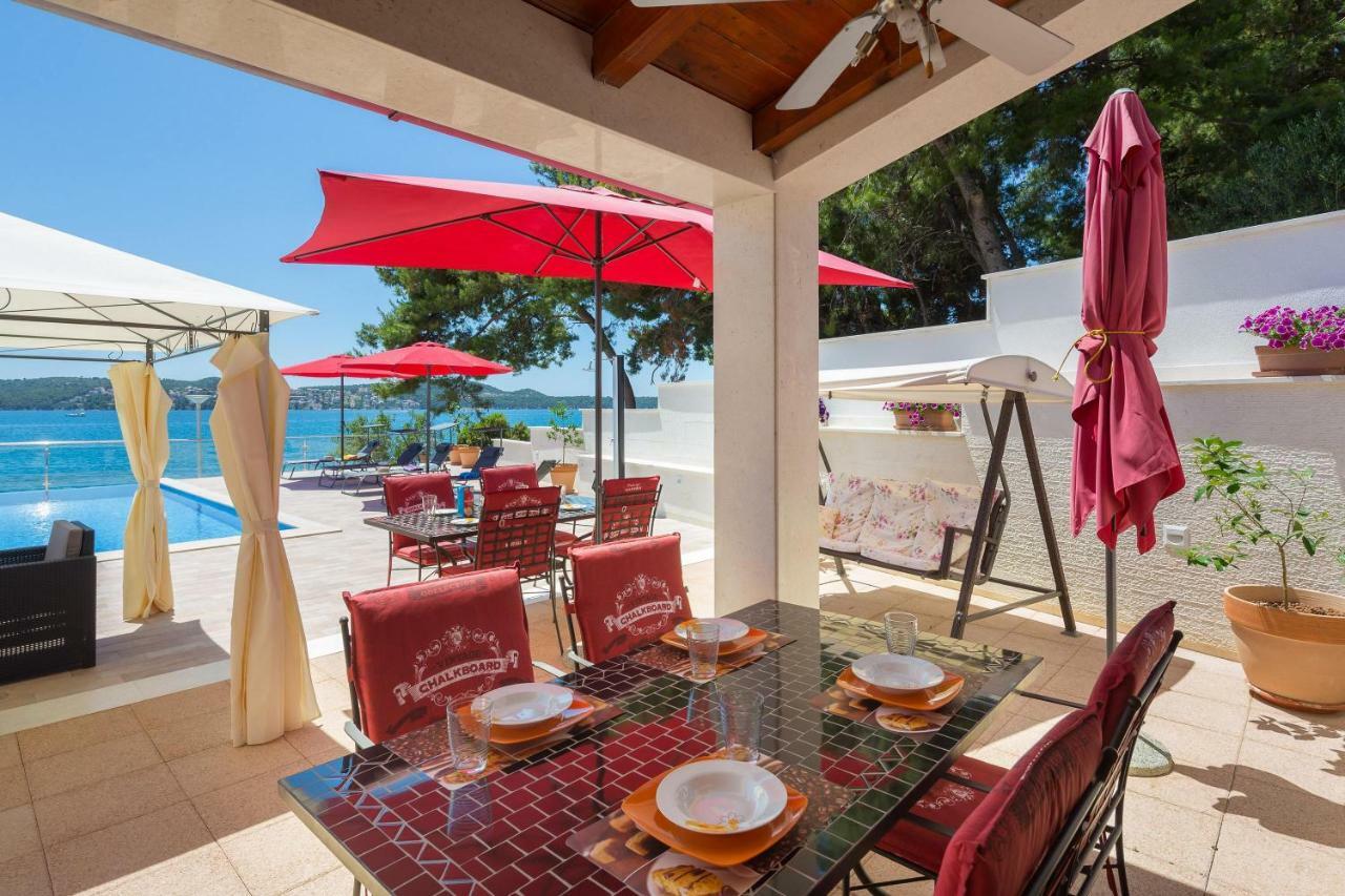Gem Of The Sea Luxury Beach Apartment With Brand New Heating Infinity Pool Trogir Eksteriør billede