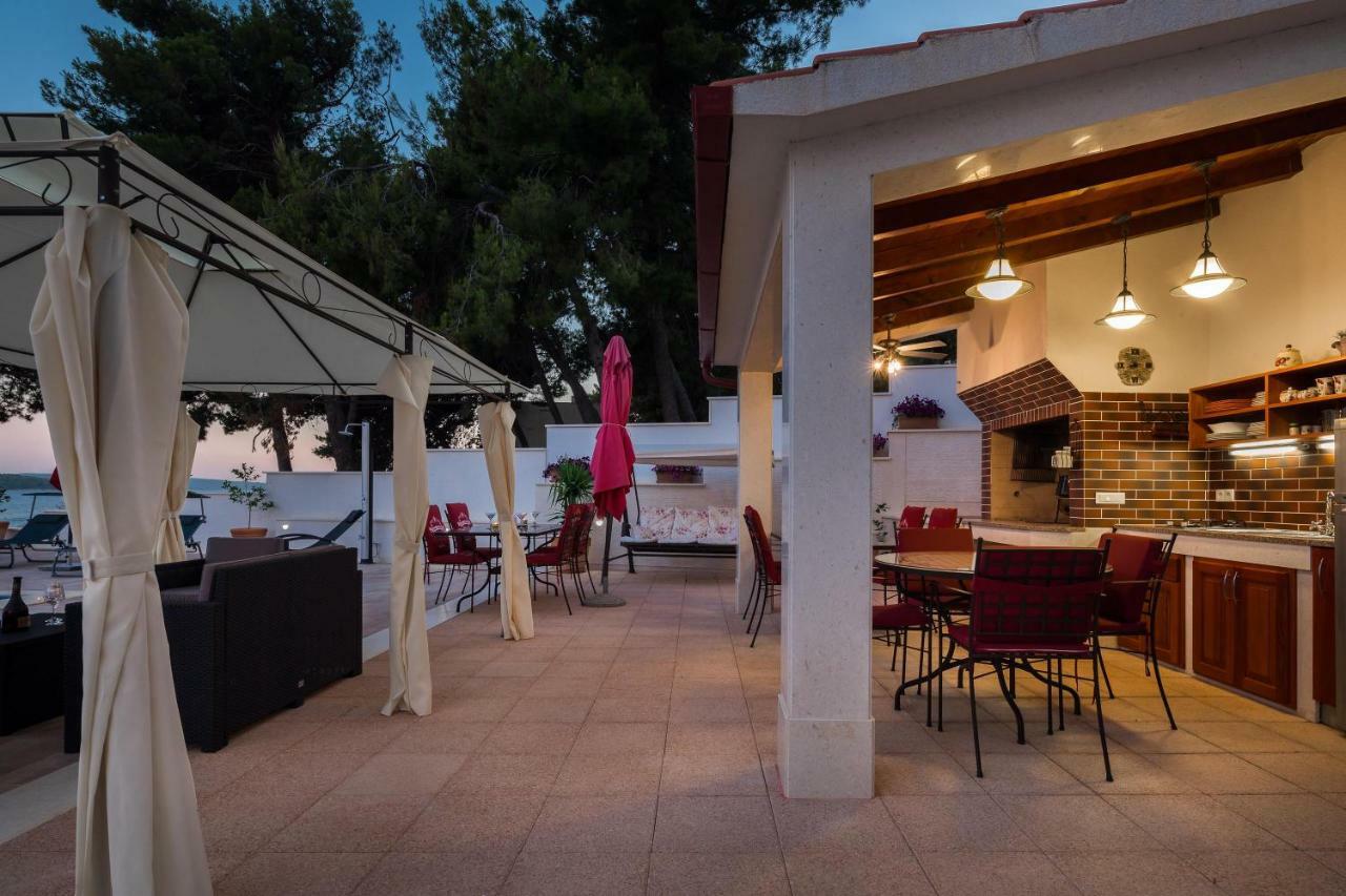 Gem Of The Sea Luxury Beach Apartment With Brand New Heating Infinity Pool Trogir Eksteriør billede