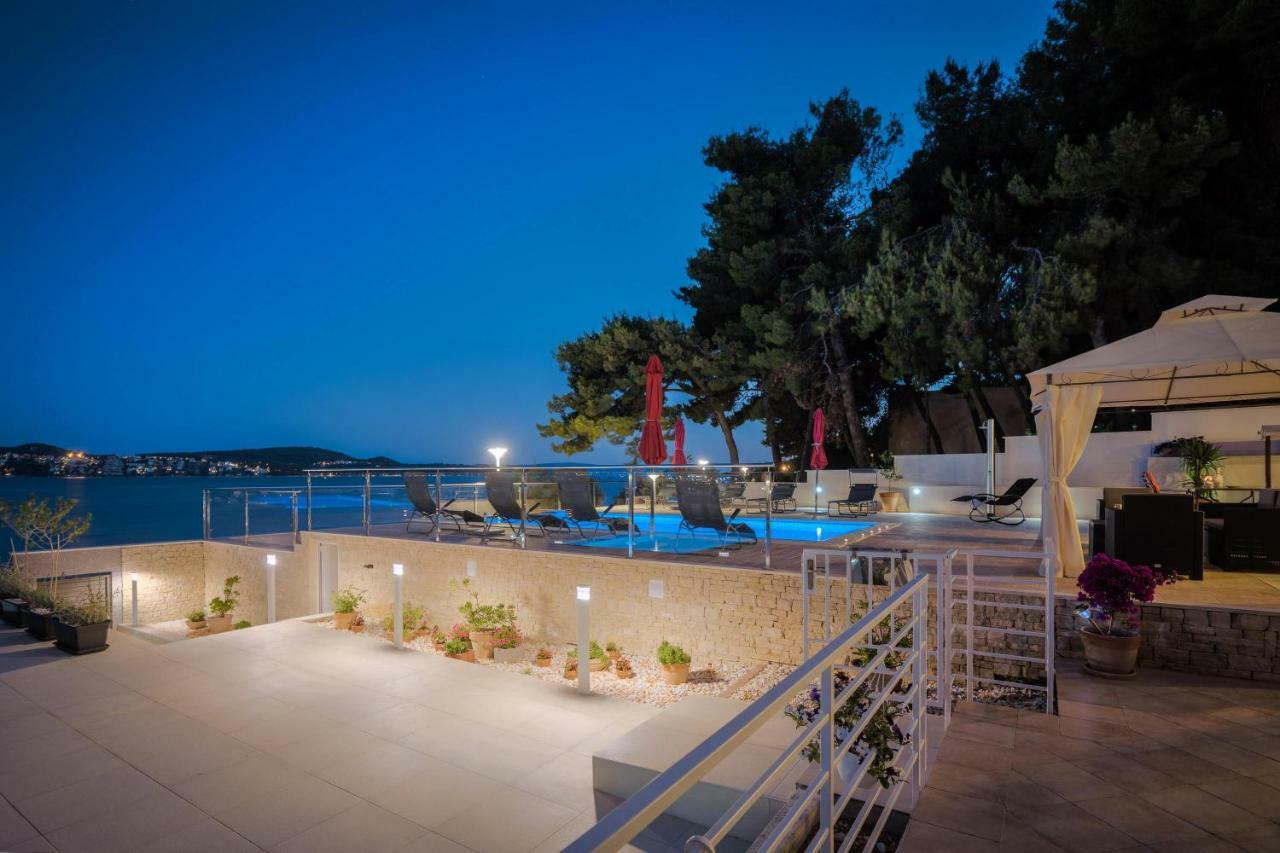 Gem Of The Sea Luxury Beach Apartment With Brand New Heating Infinity Pool Trogir Eksteriør billede