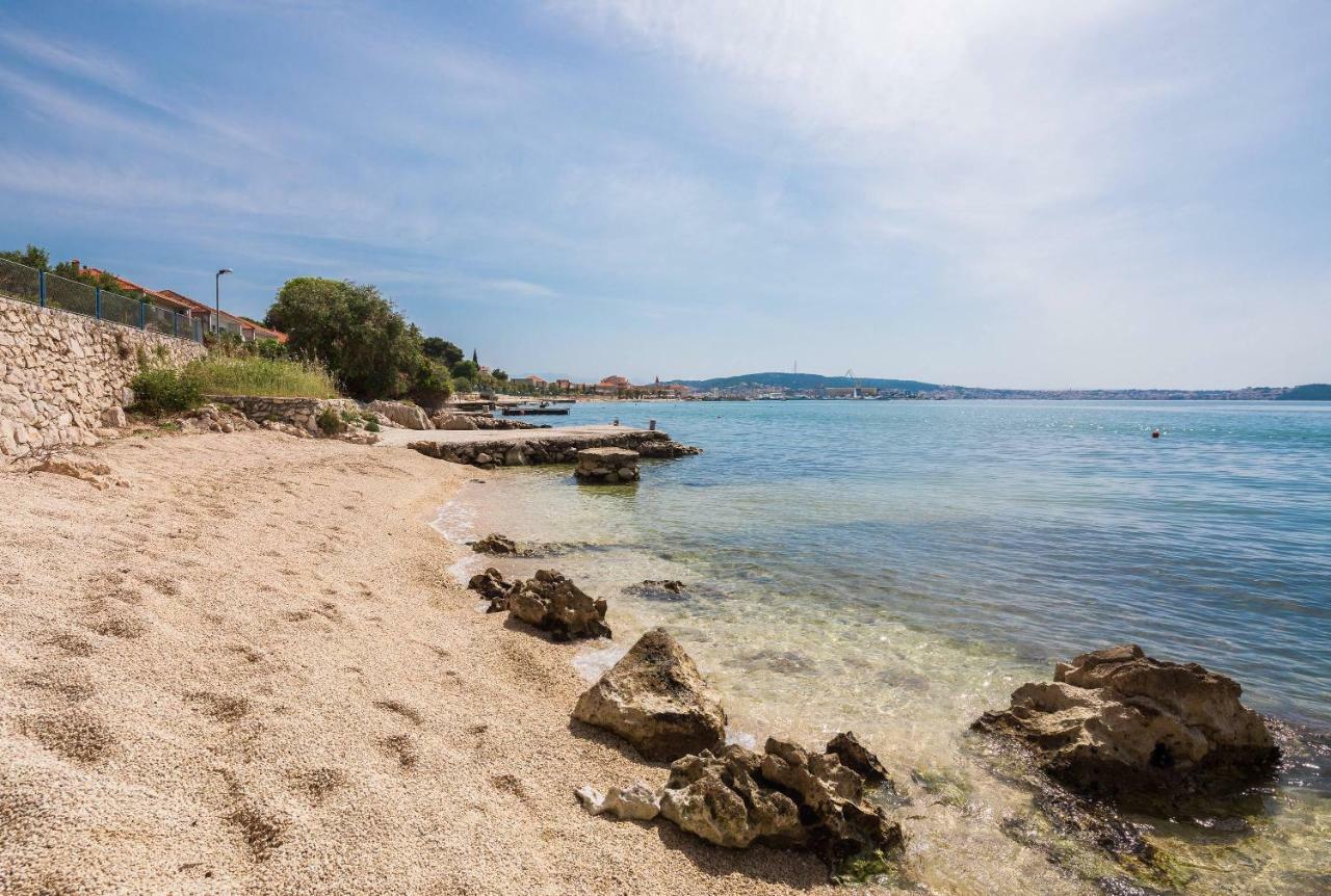 Gem Of The Sea Luxury Beach Apartment With Brand New Heating Infinity Pool Trogir Eksteriør billede