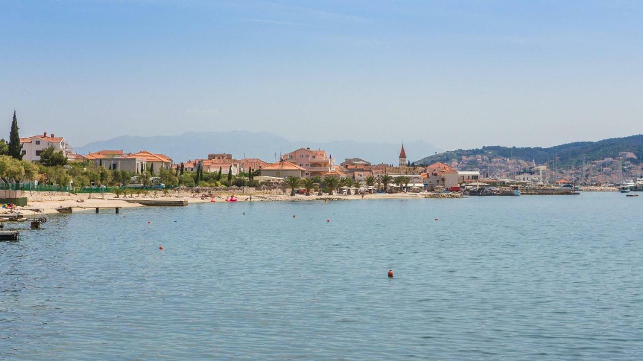 Gem Of The Sea Luxury Beach Apartment With Brand New Heating Infinity Pool Trogir Eksteriør billede