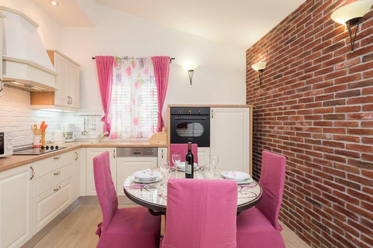Gem Of The Sea Luxury Beach Apartment With Brand New Heating Infinity Pool Trogir Eksteriør billede