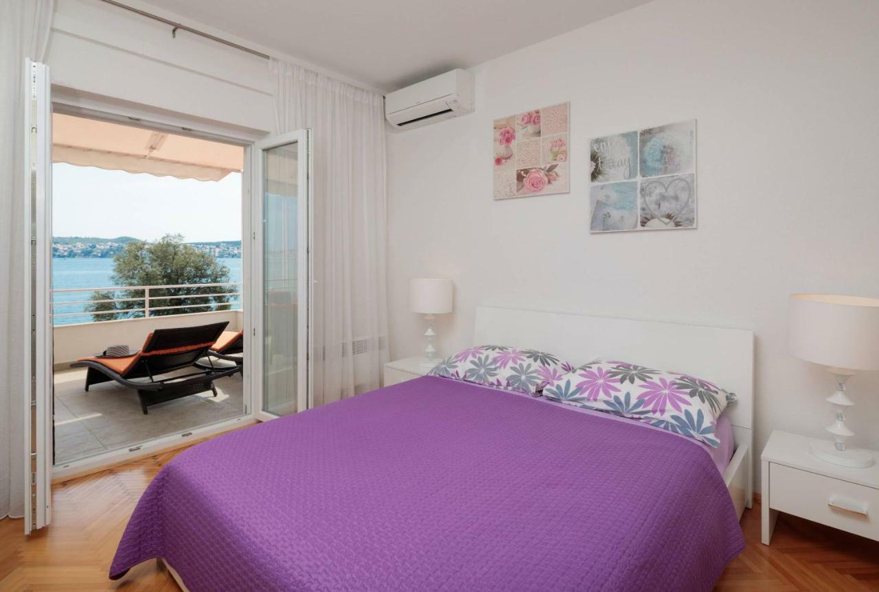 Gem Of The Sea Luxury Beach Apartment With Brand New Heating Infinity Pool Trogir Eksteriør billede