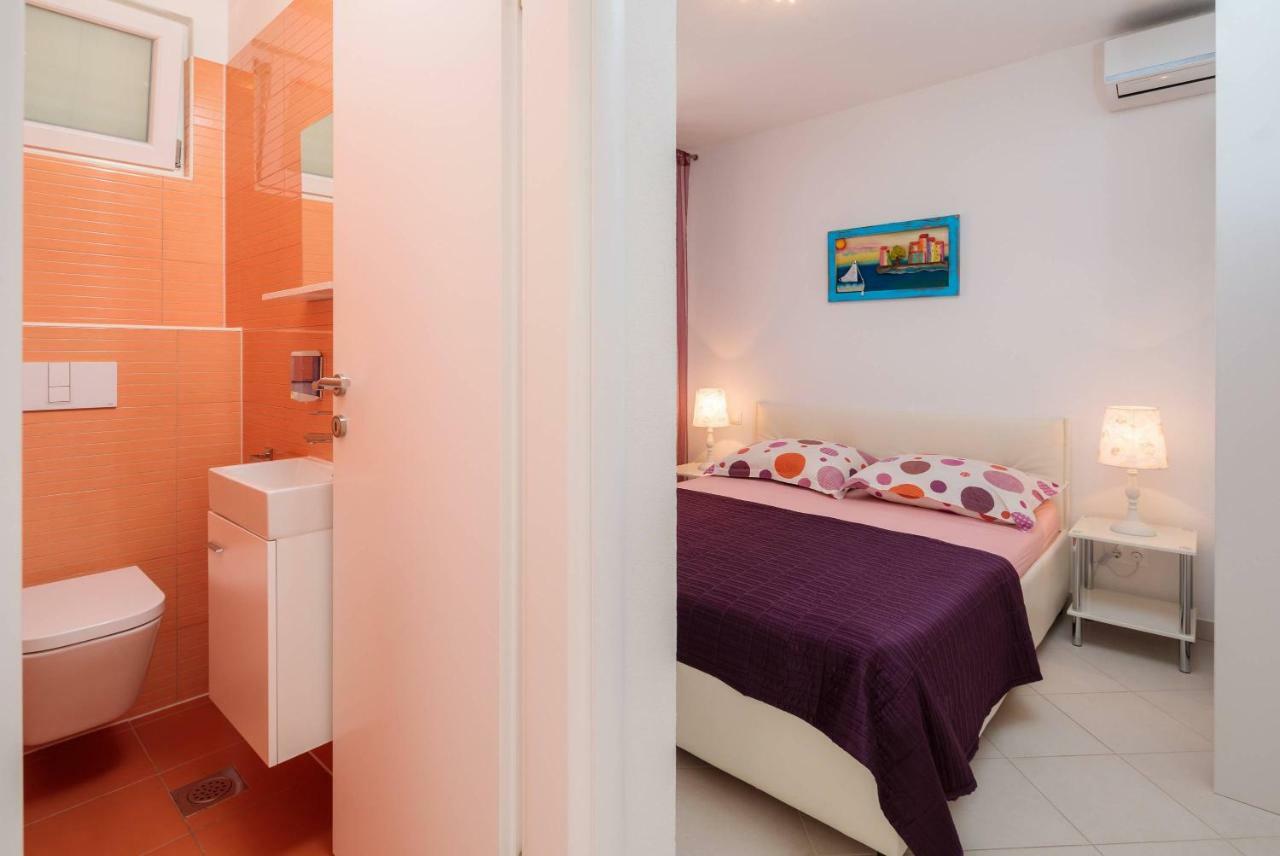 Gem Of The Sea Luxury Beach Apartment With Brand New Heating Infinity Pool Trogir Eksteriør billede