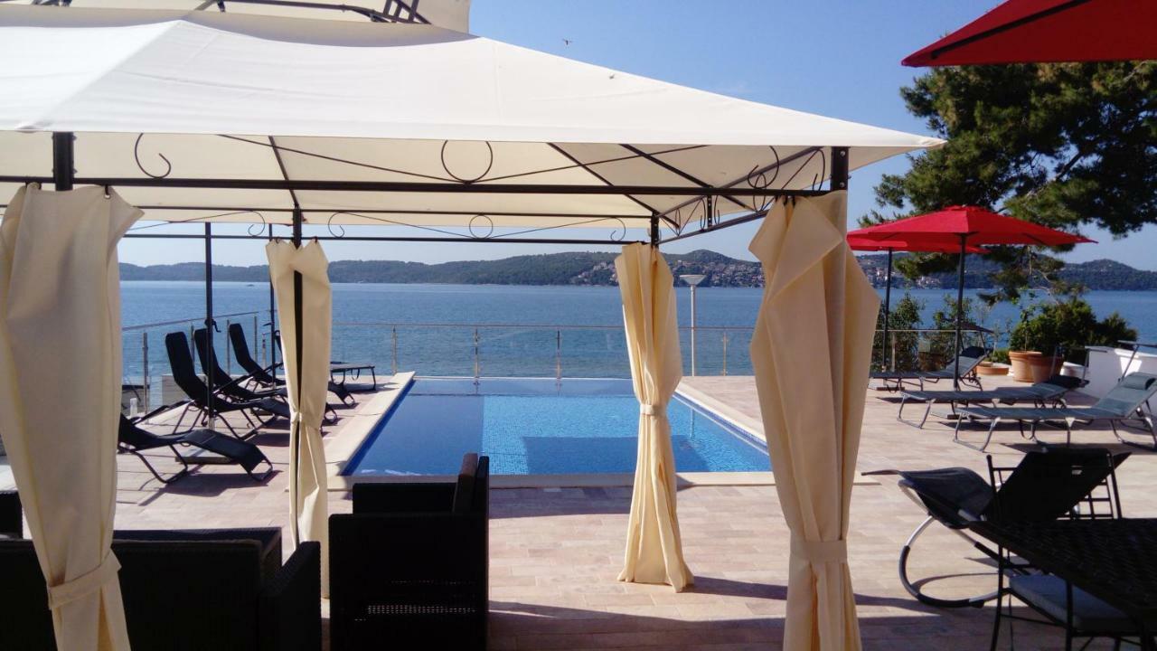 Gem Of The Sea Luxury Beach Apartment With Brand New Heating Infinity Pool Trogir Eksteriør billede