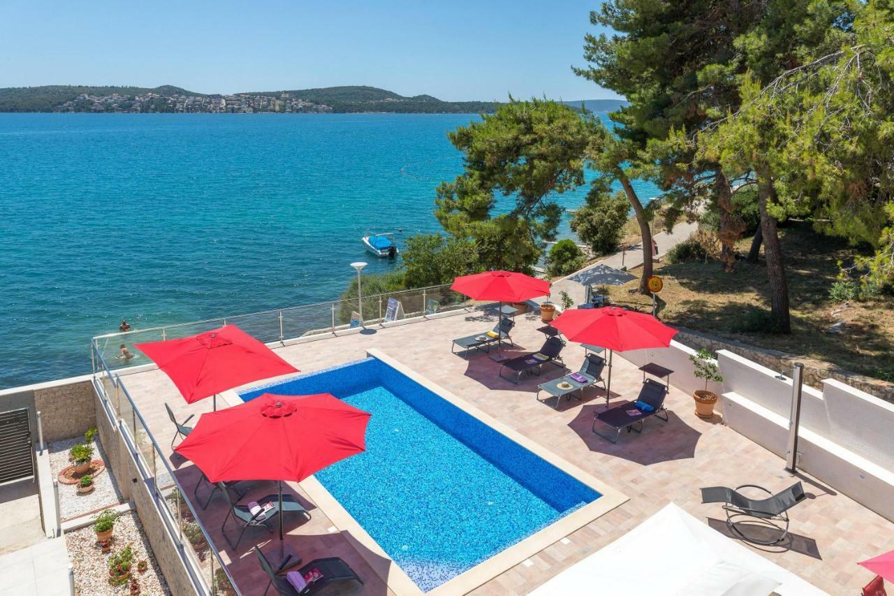 Gem Of The Sea Luxury Beach Apartment With Brand New Heating Infinity Pool Trogir Eksteriør billede