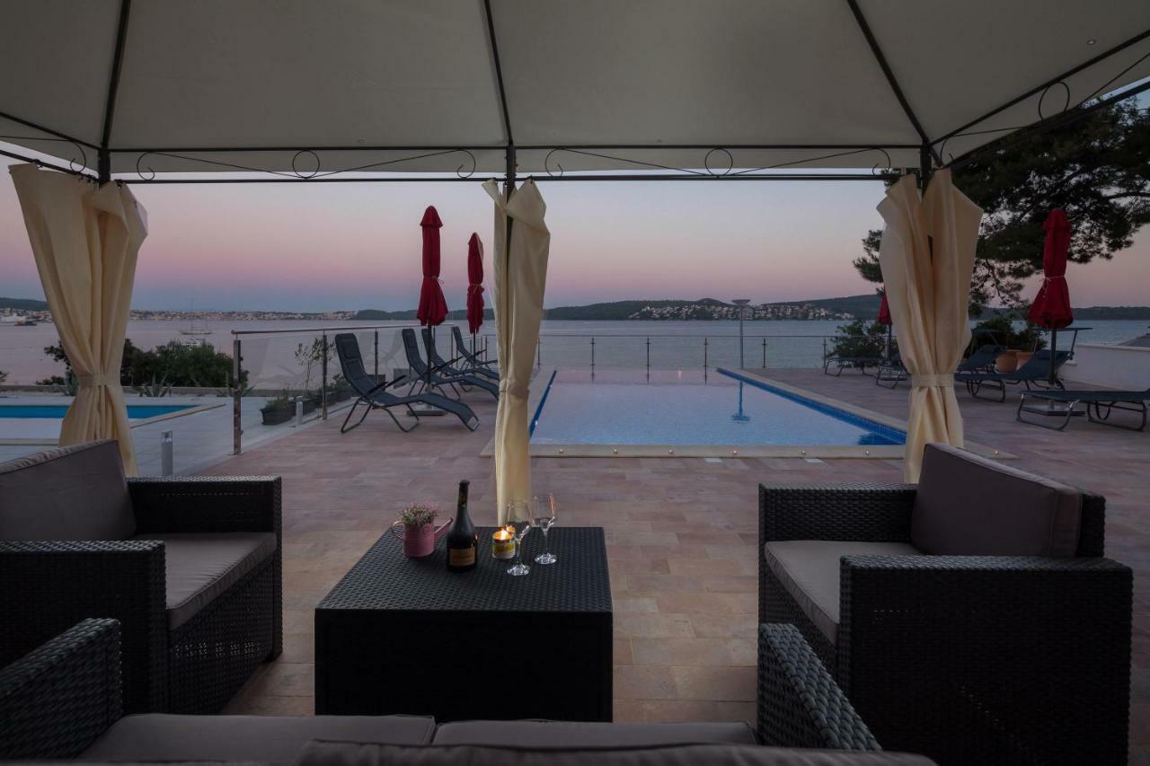 Gem Of The Sea Luxury Beach Apartment With Brand New Heating Infinity Pool Trogir Eksteriør billede